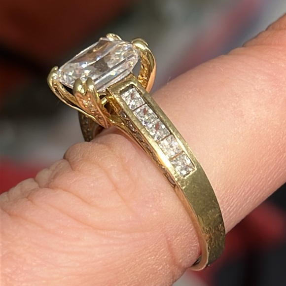 Real gold engagement ring - Picture 3 of 10